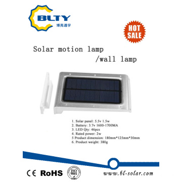 Lâmpada solar de jardim com luz de sensor de movimento PIR